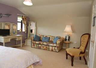 Отели типа «постель и завтрак» Grangeview House B&B Mullinderg Семейный номер с душем-4