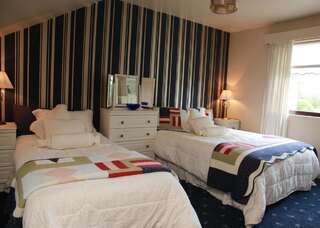 Отели типа «постель и завтрак» Grangeview House B&B Mullinderg Трехместный номер «Комфорт» с душем-5